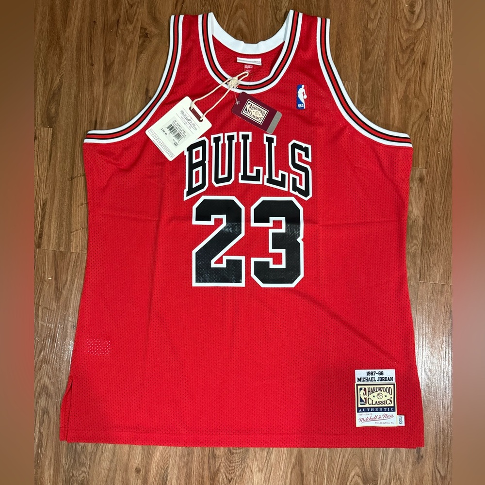 Mitchell & Ness Chicago Bulls Authentic Michael Jordan #23 Red Jersey Size 52